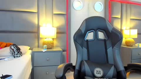 Snapshot of gabymoreau chatting on 17, 12, 2025 gabymoreau online show from 17, 12, 2025