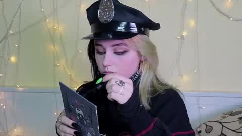 Ilona online show from 14, 11, 2025