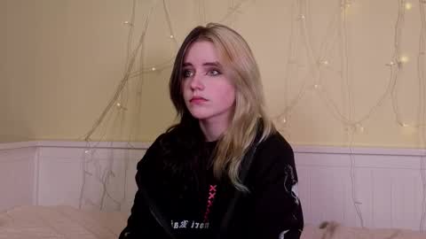 Ilona online show from 4, 12, 2025