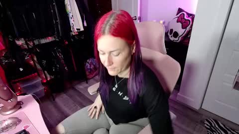 Snapshot of gennyrock chatting on 11, 11, 2025 Genny Rock and online show from 11, 11, 2025