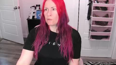 Snapshot of gennyrock chatting on 17, 6, 2026 Genny Rock and online show from 17, 6, 2026