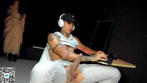 independent model online show from 23, 5, 2026