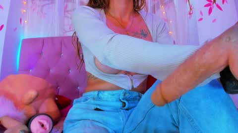 geraldinesuaan online show from 25, 1, 2025