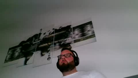 Snapshot of germandick0487 chatting on 19, 6, 2026 Phil online show from 19, 6, 2026