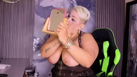 Snapshot of gianellacox chatting on 11, 5, 2026 online show from 11, 5, 2026
