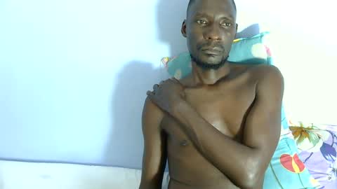 Snapshot of giant_couple chatting on 21, 7, 2026 giant_couple online show from 21, 7, 2026