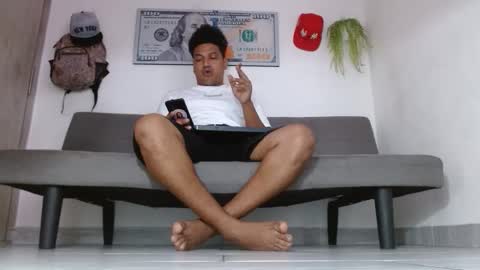 Snapshot of giant_feet chatting on 18, 5, 2026 BOSS online show from 18, 5, 2026