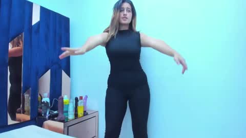 GiaRoussel online show from 5, 1, 2025