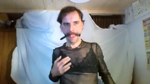 gidjuh1988 online show from 23, 4, 2026