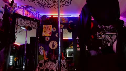 Giggles online show from 3, 12, 2024