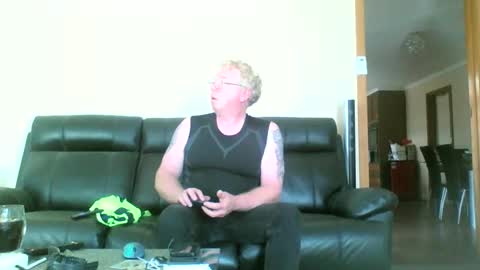 gimmmieoooo online show from 7, 1, 2025