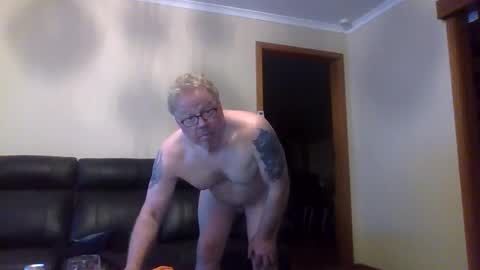 gimmmieoooo online show from 9, 10, 2025