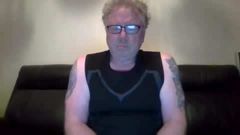 gimmmieoooo online show from 18, 3, 2026