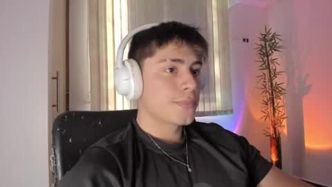 Snapshot of gio_russo chatting on 8, 6, 2026 GioRusso online show from 8, 6, 2026