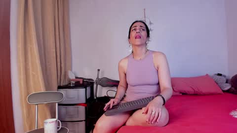 Girasol Walton online show from 8, 2, 2025