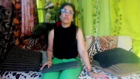 Snapshot of girasol_walton chatting on 4, 6, 2026 Girasol Walton online show from 4, 6, 2026