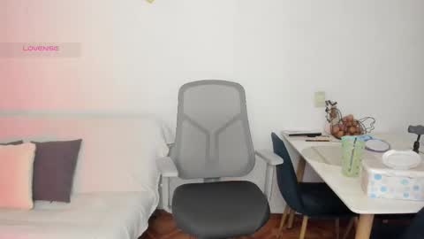 girl_inline online show from 25, 11, 2025