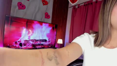 Snapshot of girlmia07 chatting on 8, 6, 2026 Isabella online show from 8, 6, 2026