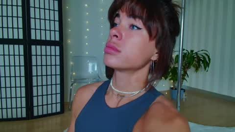 Snapshot of girlnextd00r_ chatting on 12, 2, 2025 Hanna online show from 12, 2, 2025