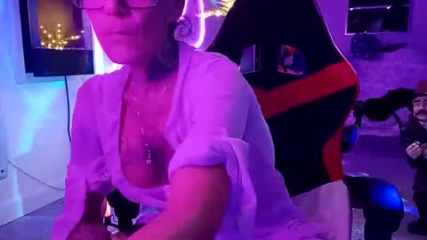 girls227445638252 online show from 8, 11, 2025