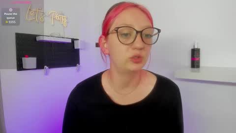 Maze    Thumbs up online show from 22, 10, 2025