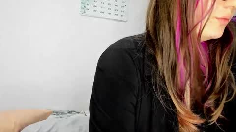 Maze    Thumbs up online show from 15, 1, 2026