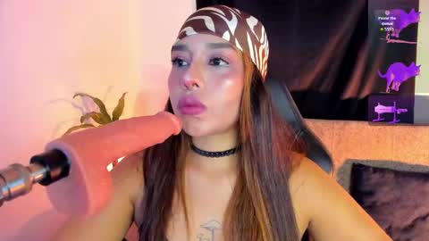 Snapshot of giselle_messydoll chatting on 3, 5, 2026 Giselle online show from 3, 5, 2026