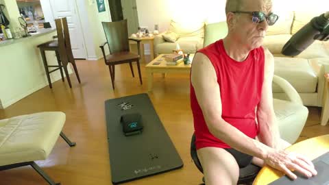 Snapshot of glennbootycam chatting on 4, 5, 2026 glennbitch online show from 4, 5, 2026