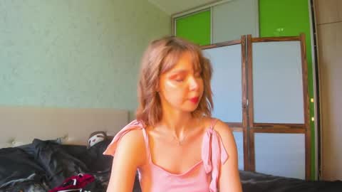 Snapshot of glitchy_doll chatting on 15, 5, 2026 Sara online show from 15, 5, 2026