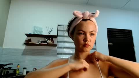glitter_doll online show from 14, 10, 2025