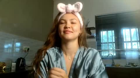 glitter_doll online show from 25, 10, 2025