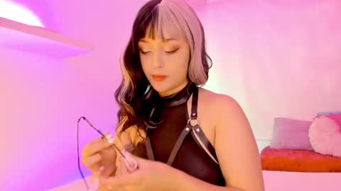 Mimi online show from 4, 11, 2025