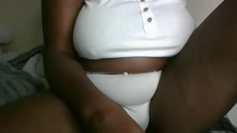 Snapshot of glorious_t chatting on 1, 11, 2025 glorious_t online show from 1, 11, 2025