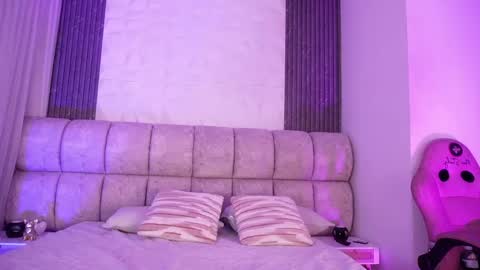 goddess_eli77 online show from 19, 4, 2026