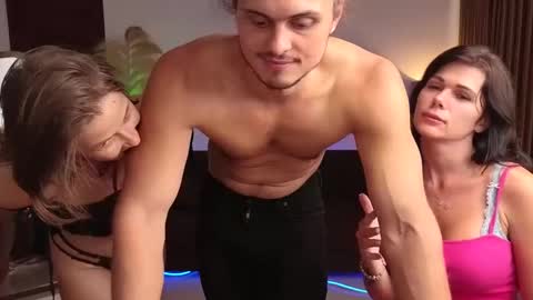 Snapshot of goddess_marylin chatting on 5, 12, 2024 330 UTC2 girls online show from 5, 12, 2024