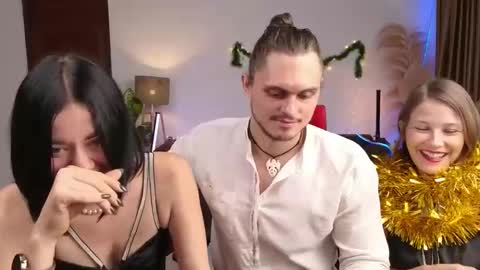 Snapshot of goddess_marylin chatting on 24, 12, 2024 330 UTC2 girls online show from 24, 12, 2024