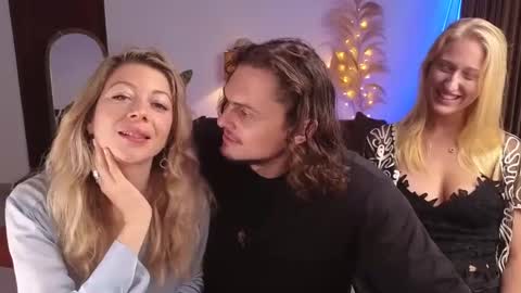 Snapshot of goddess_marylin chatting on 22, 1, 2025 330 UTC2 girls online show from 22, 1, 2025