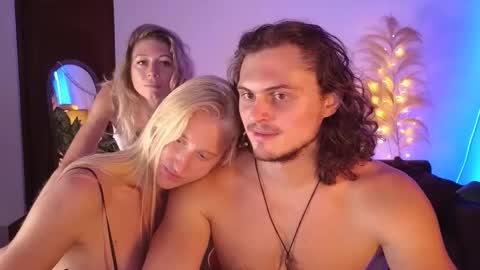 Snapshot of goddess_marylin chatting on 22, 1, 2025 330 UTC2 girls online show from 22, 1, 2025