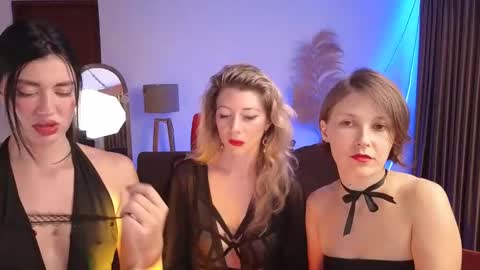 Snapshot of goddess_marylin chatting on 2, 2, 2025 330 UTC2 girls online show from 2, 2, 2025