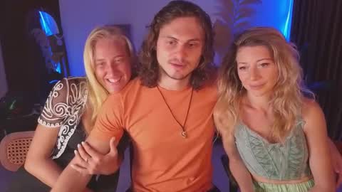 Snapshot of goddess_marylin chatting on 19, 2, 2025 330 UTC2 girls online show from 19, 2, 2025