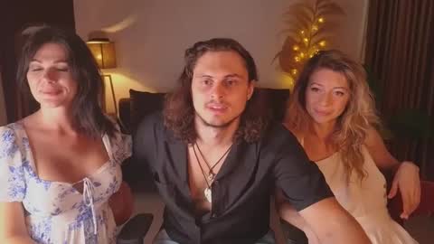 Snapshot of goddess_marylin chatting on 21, 2, 2025 330 UTC2 girls online show from 21, 2, 2025