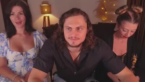 Snapshot of goddess_marylin chatting on 12, 3, 2025 330 UTC2 girls online show from 12, 3, 2025