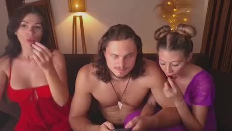 Snapshot of goddess_marylin chatting on 12, 3, 2025 330 UTC2 girls online show from 12, 3, 2025