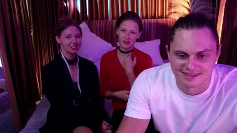 Snapshot of goddess_marylin chatting on 17, 1, 2026 330 UTC2 girls online show from 17, 1, 2026