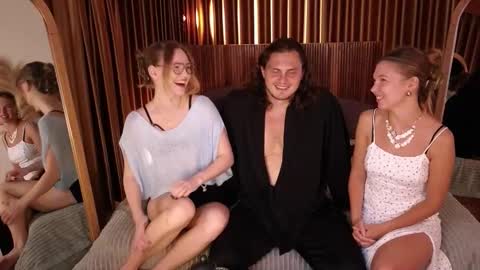 Snapshot of goddess_marylin chatting on 6, 2, 2026 330 UTC2 girls online show from 6, 2, 2026