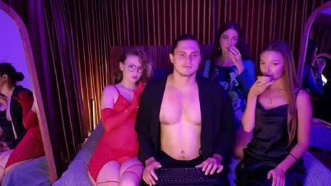 Snapshot of goddess_marylin chatting on 15, 2, 2026 330 UTC2 girls online show from 15, 2, 2026