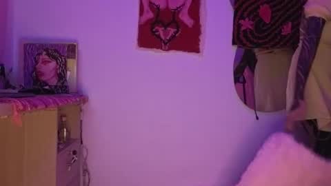Snapshot of goddess_vee_ chatting on 4, 7, 2026 vee online show from 4, 7, 2026