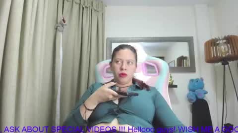 Snapshot of goddessjessica_roger chatting on 18, 6, 2026 Goddess Jessica and slave Roger online show from 18, 6, 2026