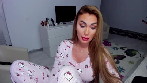 Snapshot of golddivine00 chatting on 3, 2, 2025 Nicole.. online show from 3, 2, 2025