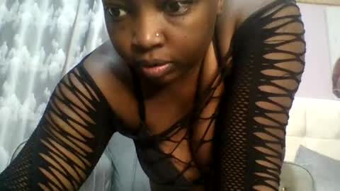 Snapshot of goldencurves_bunny chatting on 16, 6, 2026 Bella online show from 16, 6, 2026